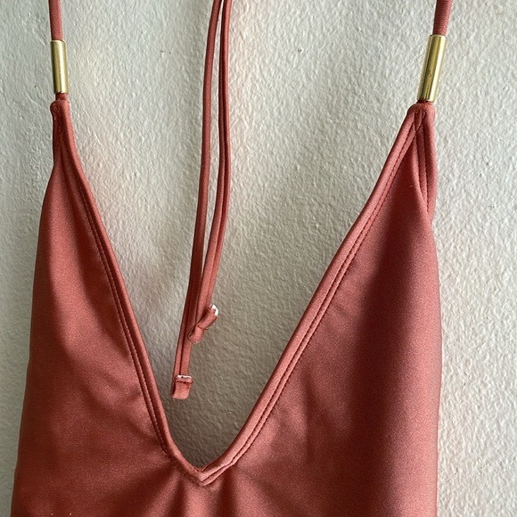 One piece - Picture 2 of 5